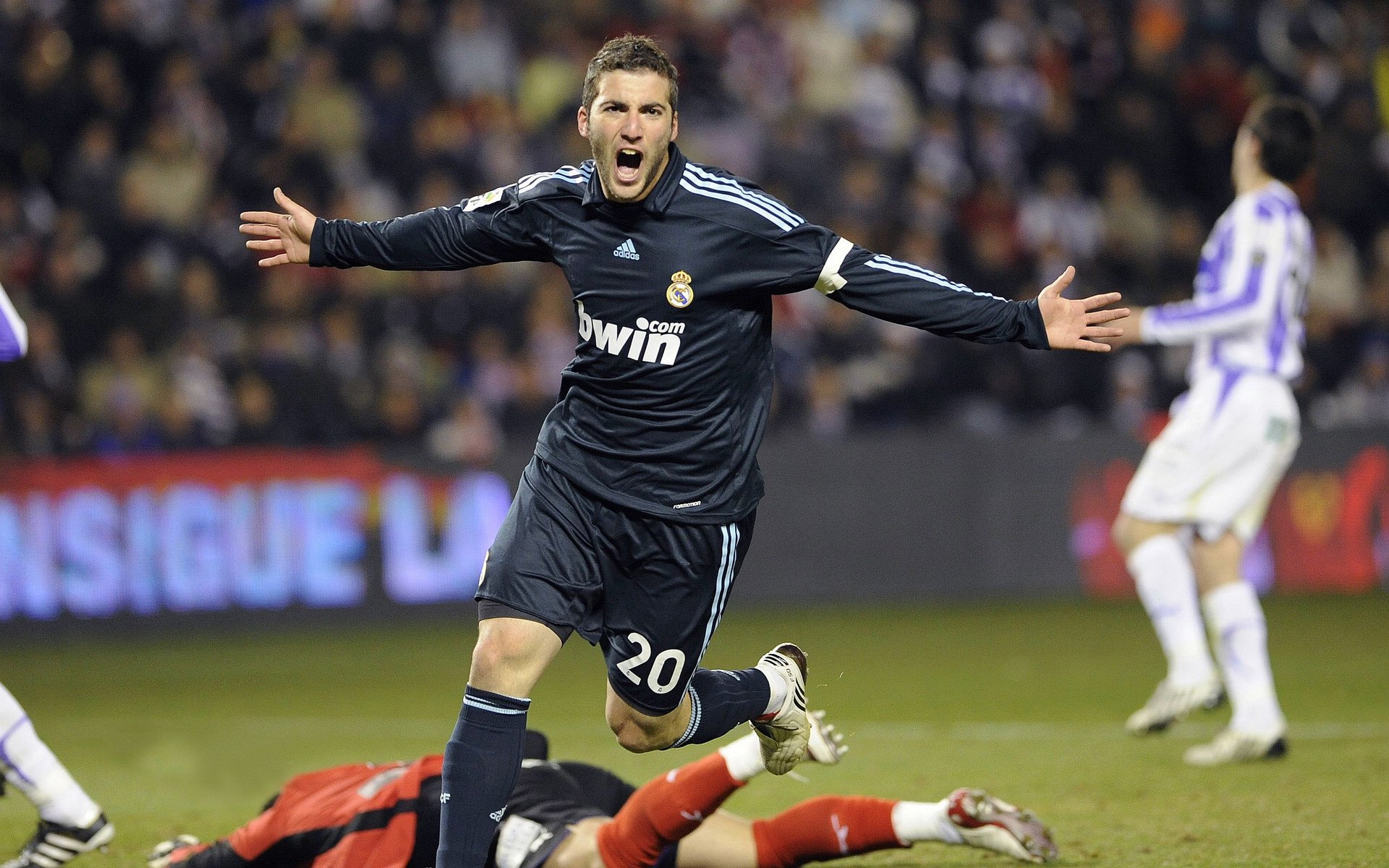 “安赫尔·巴尔博萨的战术执行力与球场视野,帮助美洲狮队制定完美计划”